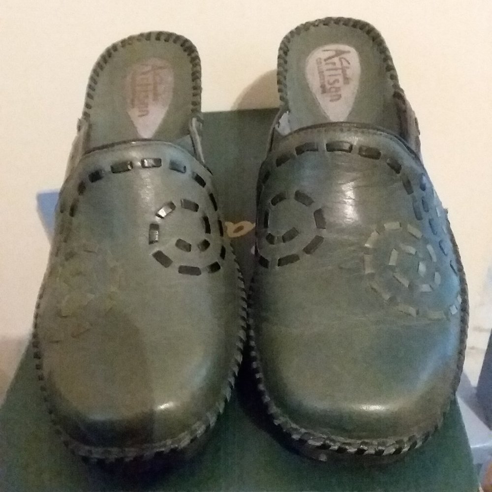 Clark's Green Shoes - Size 7M